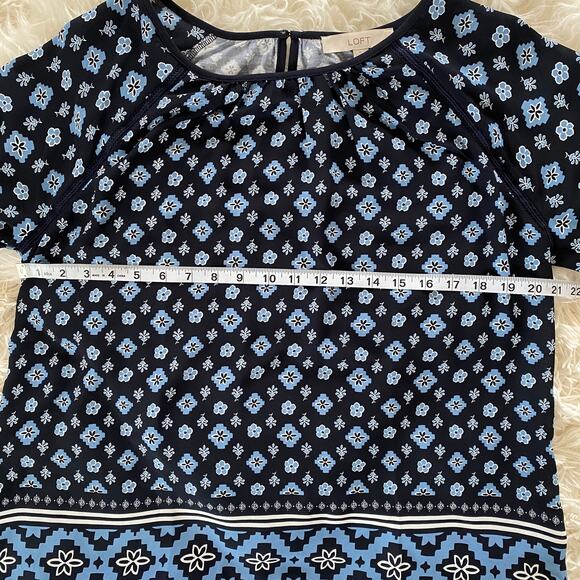 Loft Geometric Floral Gathered Sleeve Blouse in Navy and Blue, size L - Picture 7 of 9